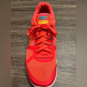 Women’s Nike Flex 2014 Run- Size 8.5